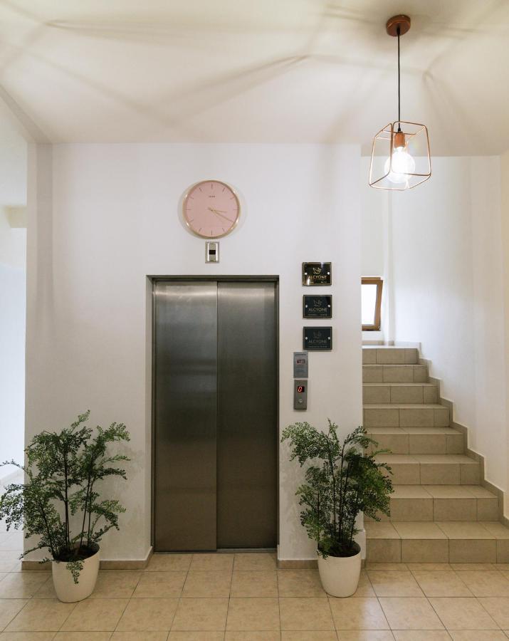 Alcyone And Apartment *